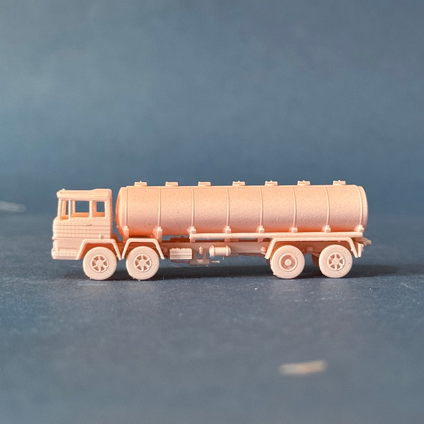 PEGASO 1086 Tanker -> 4 essieux Échelle N