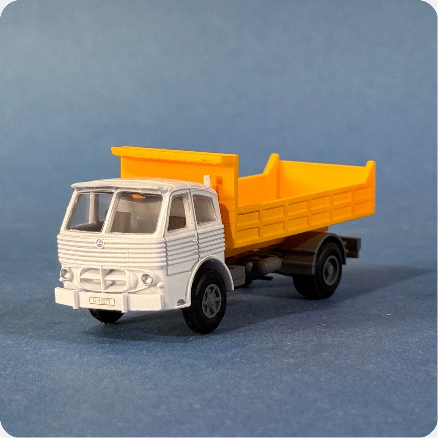 Camion benne PEGASO 1060 échelle H0