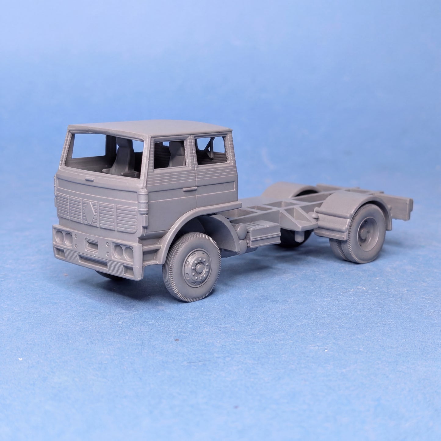 RENAULT DG long cab truck 03 scale 1:87