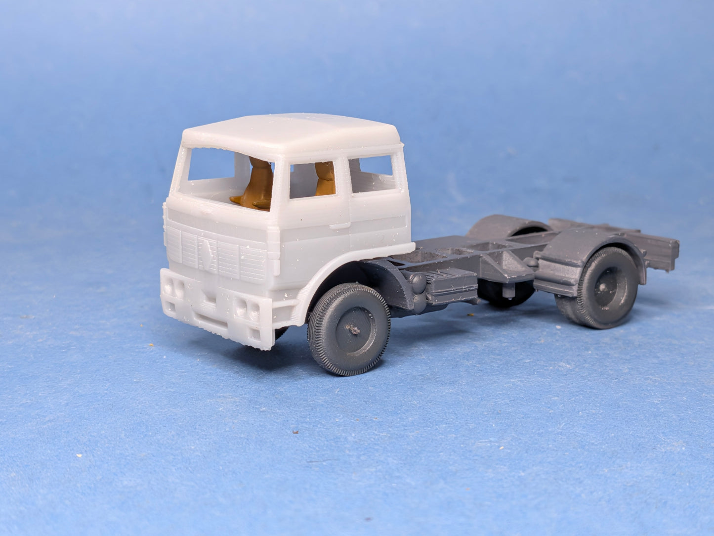 Camión RENAULT DG cabina larga 01