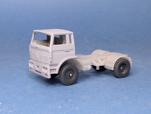 Camión RENAULT DG cabina corta escala 1:87