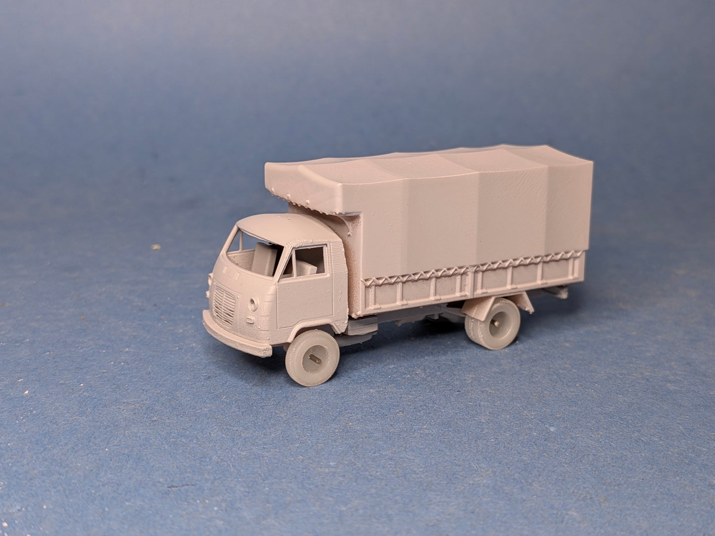 Furgoneta AVIA caja frutera, escala 1:87