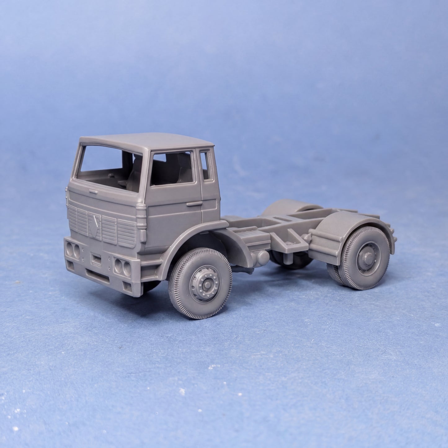Renault DG short cab truck, 1:87 scale